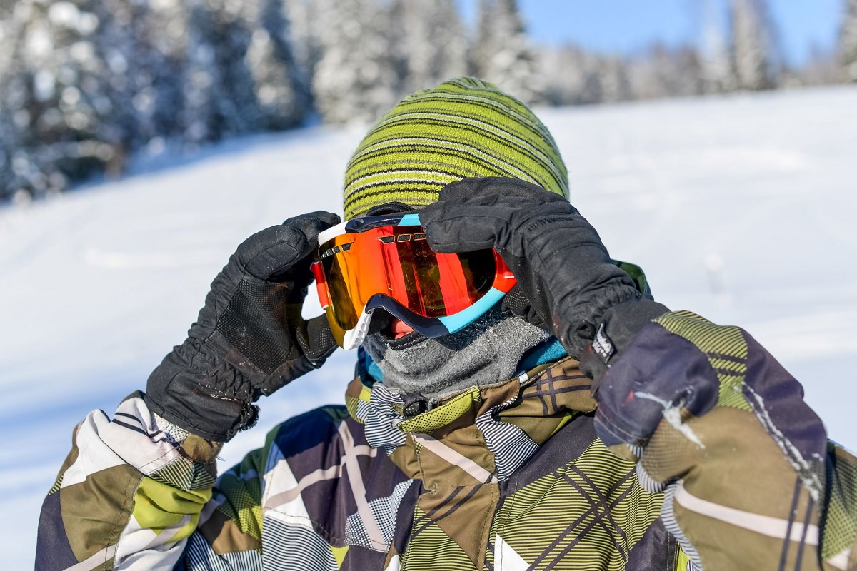 Putting on snow goggles