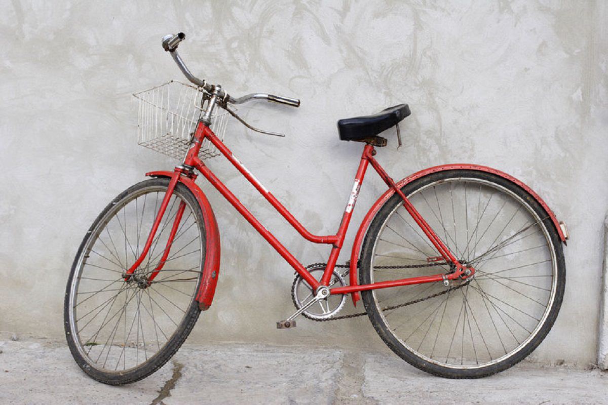 Retro bicycle leaning against a wall