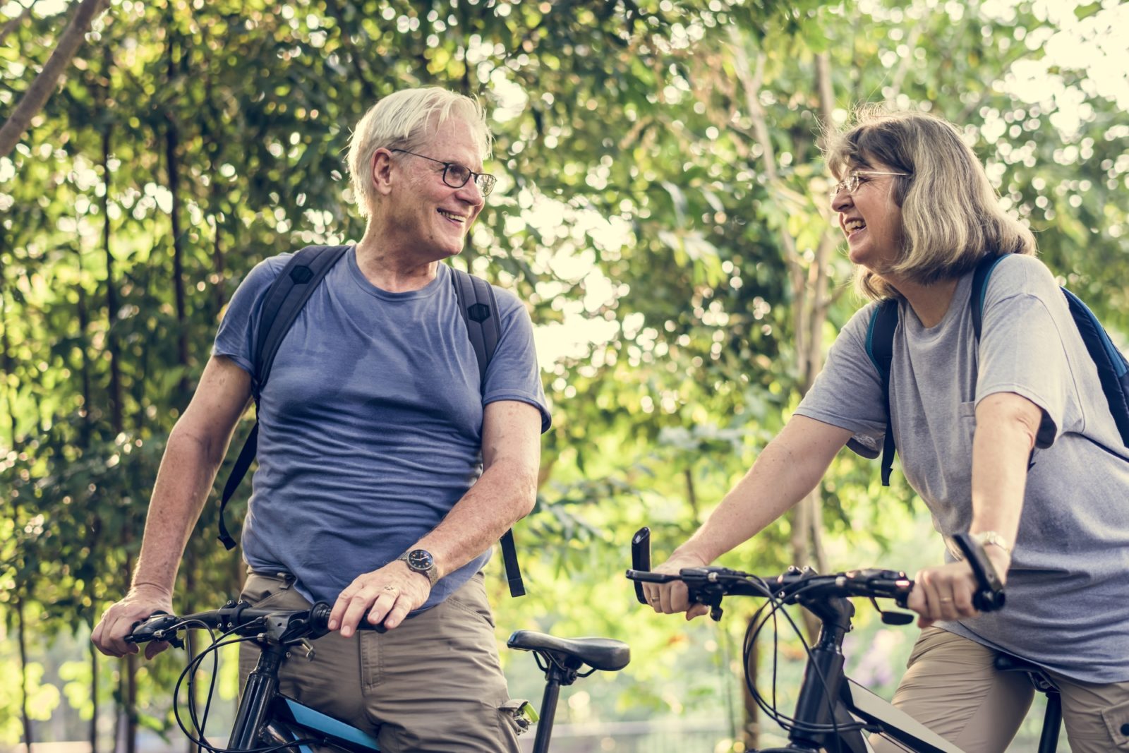 A cycling couple with backpacks