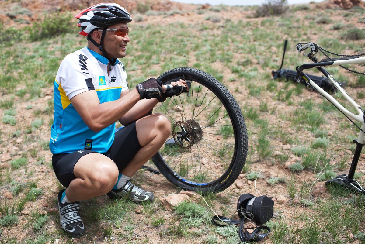 Pumping mountain bike tire