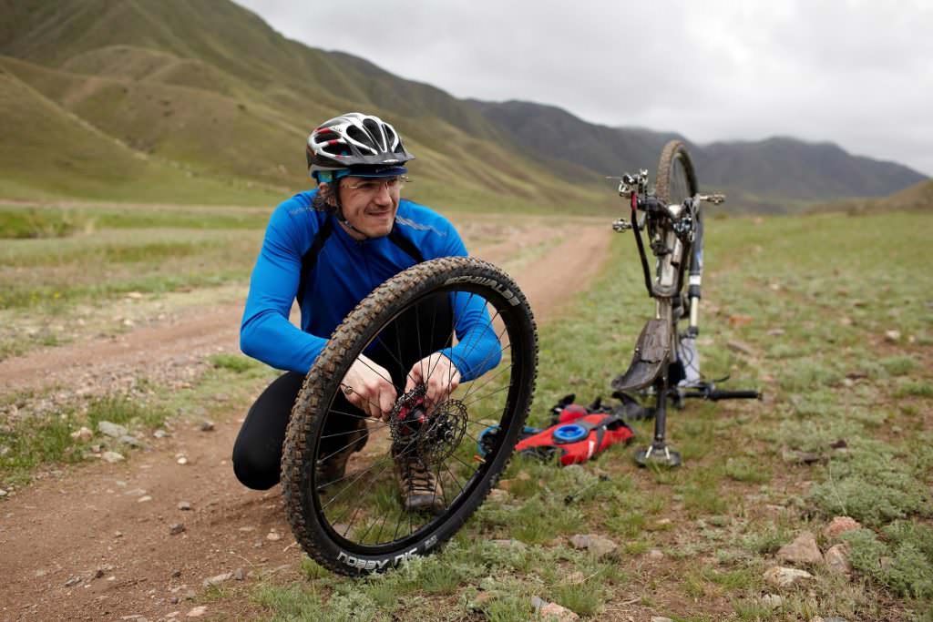 Changing mountain bike tire