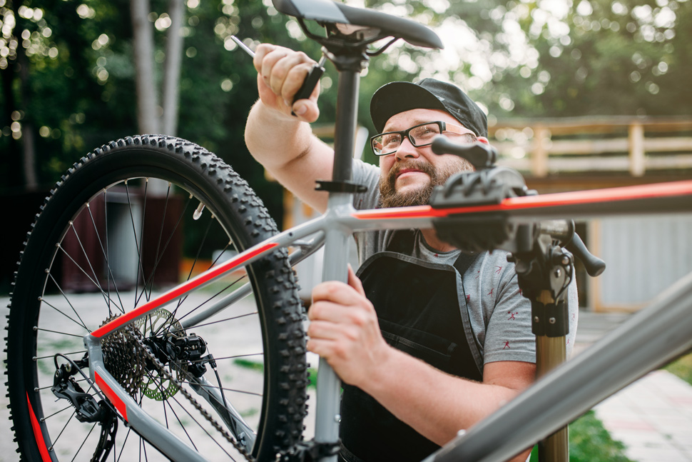 Adjusting bike seat