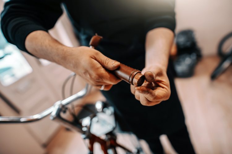 how to change bike handle grips
